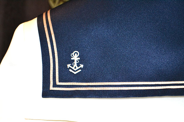 Detalle traje de marinero comunión niño